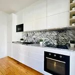 Luxury Spacious Flat In Lisbon, Ideal For Tourists アパート *