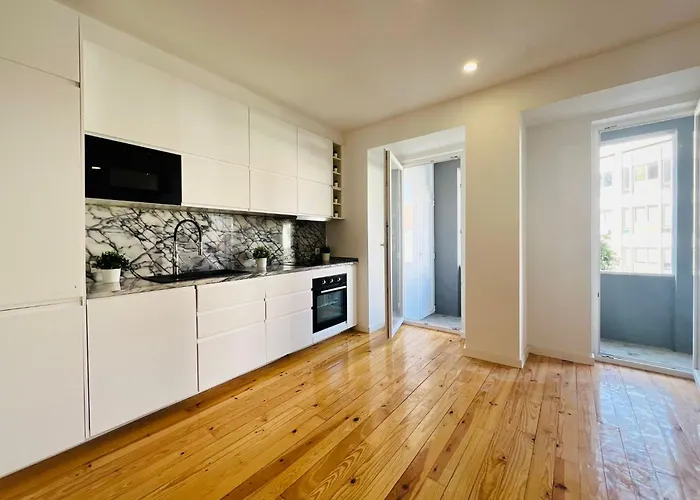 Luxury Spacious Flat In Lisbon, Ideal For Tourists *